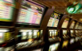 Ilustrasi panduan proses memasang taruhan sportsbook dan slot online di royal9999